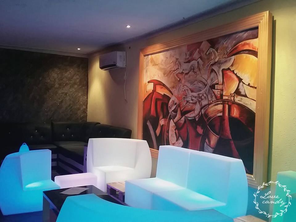 Casablanca Pub & Restaurant Kampala Uganda, Good food in Kampala, Food & Drink, Top Bar, Top Restaurant, Lounge, Top Bar and Lounge, Food, Beer, Wine, Spirits, Cocktail bar, Amazing beer prices, Cheap Beer, Great Place to Drink after work , Gins and local beers, grilled food and wood-fired pizzas, Chatting and Drinking, Chilling with friends and mates, Date night, Eating and Drinking, Private parties, Drinking and Dancing, Cocktail Bar, Lounge Bar, Party Bar, Kampala Pub, Lively DJ nights, Lively Music, Great Beer Drink Out, Tasteful Delicious food in Kampala, Amazing Drinking Joint in Kampala Uganda, Ugabox